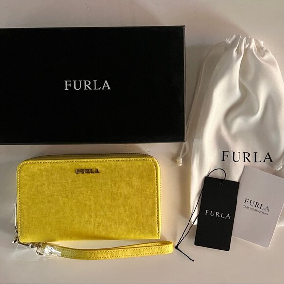 Furla Babylon zip around leather wallet/wristlet. Brand new with tags in box - Picture 1 of 5